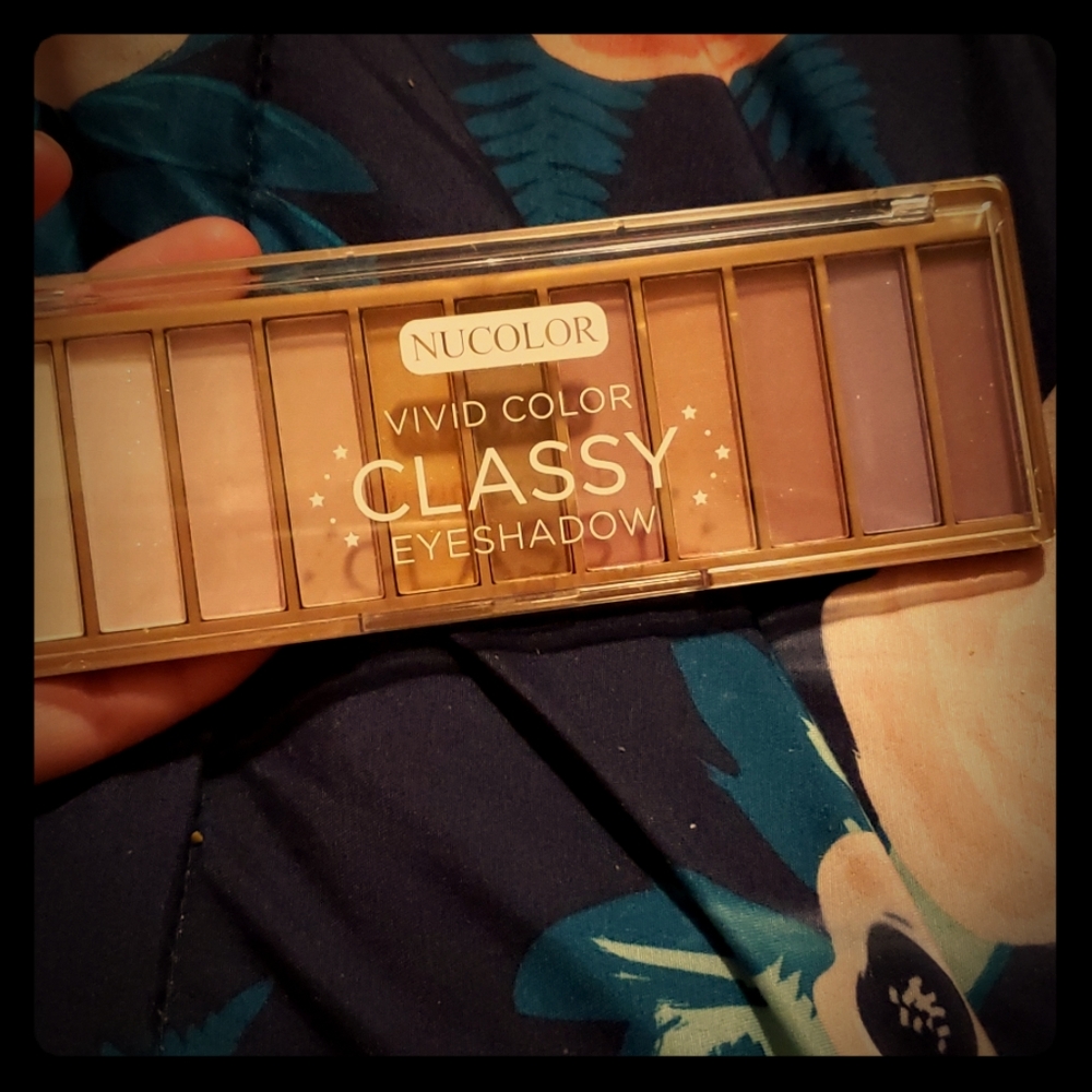 Classy eyeshadow